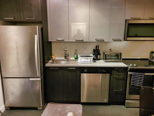 Furnished 1 Bedroom In East Village By Signature Suites Ltd 卡加利 外观 照片
